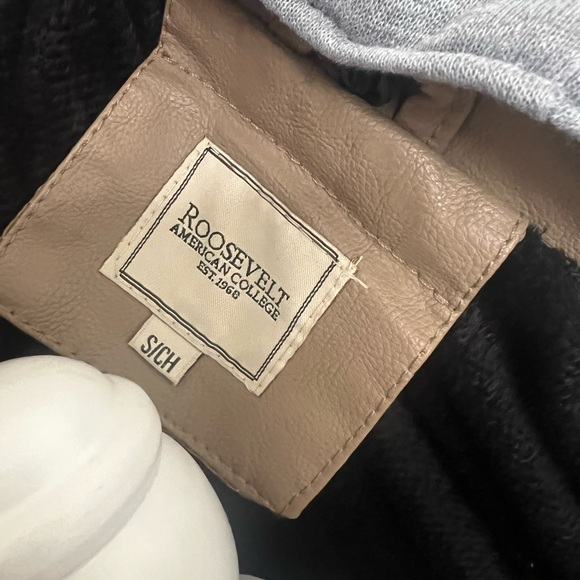 NWOT Roosevelt American College tan faux leather jacket  size M - Picture 7 of 9